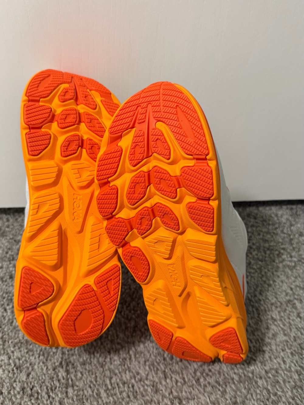 Hoka One One White & Orange Women's Clifton 10 Athletic Running Shoes, Size 9B - Picture 4 of 11